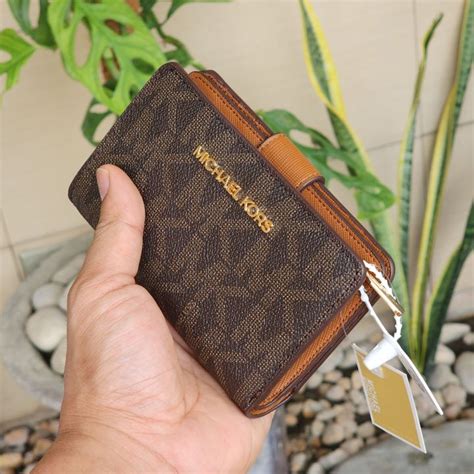 michael kors jet set bifold wallet|overstock michael kors wallet.